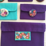お花刺繍のマスクケース