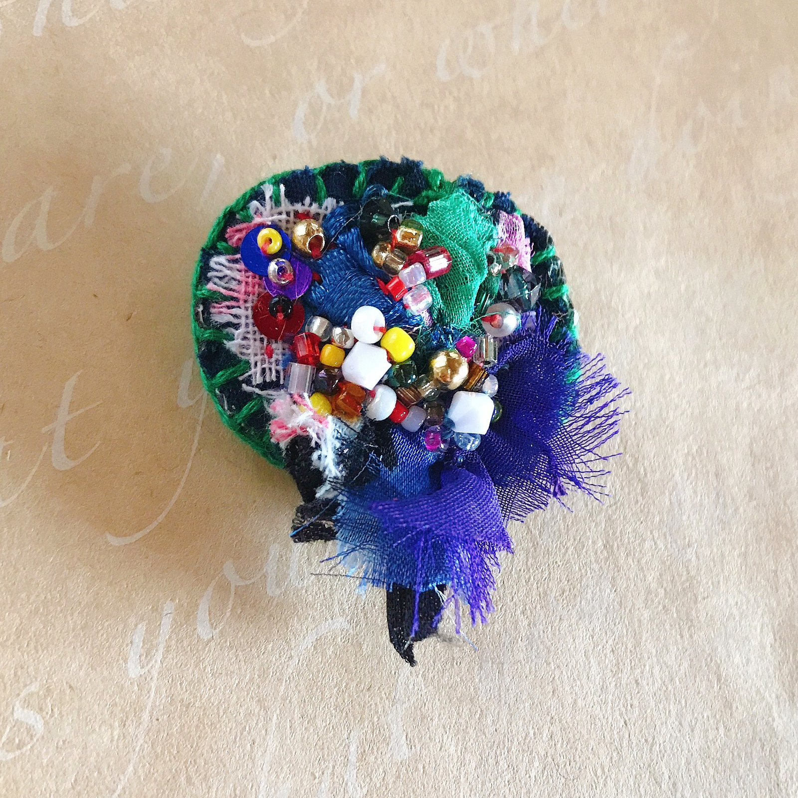 くるみ手刺繍ブローチ 花 凛リン（ブルー） – Zenma