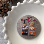 リネン刺繍ブローチ
