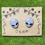 小さめ！宇宙人の樹脂ピアス
