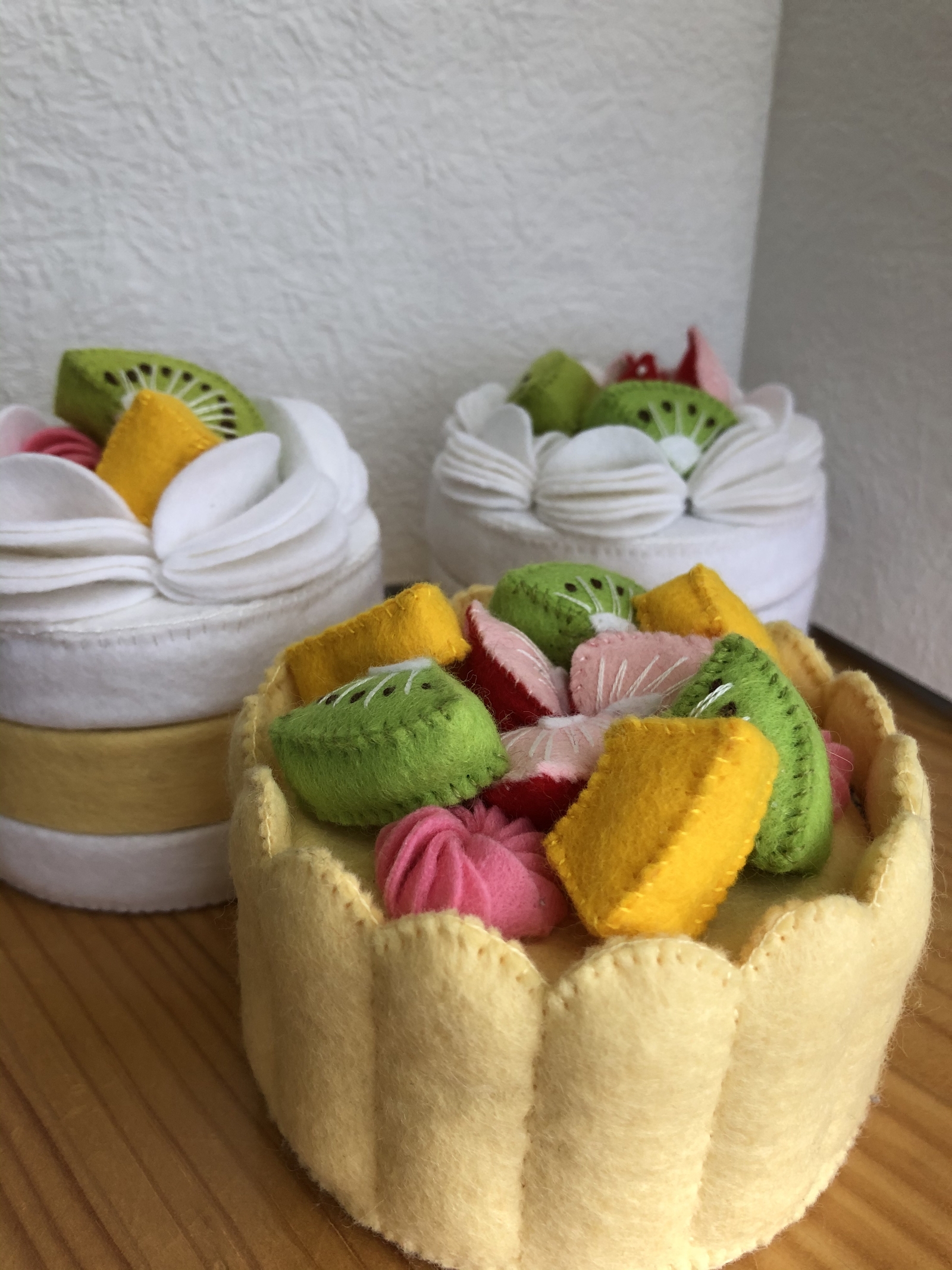 ロールケーキ♪いちごキーホルダー - CHIKAKO'S GALLERY | minne byGMO