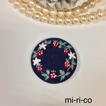 いちごの花刺繍 ブローチ／ヘアゴム