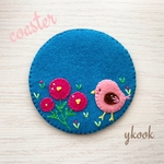北欧風　フェルト刺繍　お花大好きピンクの鳥さんコースター