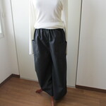 ウールのワイドパンツ