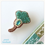 ビーズ刺繍ブローチ　Imaginary flower 