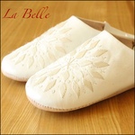 La Belle 綺麗な刺繍の手づくりバブーシュ　スリッパ　ホワイト