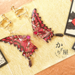 命の蝶イヤリング〜紅梅と椿〜（earrings of「 life of butterfly」〜Camellia and ume〜）