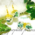 G gypsophila princess. かすみ草とパールのガラスドームピアス