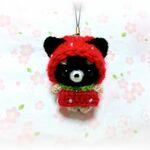 ✿送料無料✿あみぐるみ✿いちごコスプレ🍓チワワちゃん❢ストラップ（ブラックタン）♪