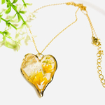 メラスフェルラとネモフィラのハートペンダント❤︎(ちょっとだけ水晶の細石入り😉)両面とも花入りです🎶金属アレルギー対応です♪キーホルダーもあります❤︎