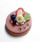 フルーツたっぷりいちごケーキのブローチ