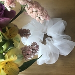 ホワイト　チュールビックシュシュ