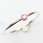 【silver925】 2ｍｍ　ベゼル　ピンクサファイア／ひっかかりのない覆輪留め　つけっぱなしOK　安心　アレルギー対応　ピンキーリング
