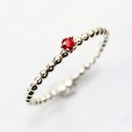 【silver925】2ｍｍ石　ガーネット　1.5ｍｍつぶつぶタイプ／ピンキーリング　引っ掛かりにくいタイプ　アレルギー対応