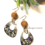 処分価格☆300円☆花入レジン☆フロッキーマスタードのピアス/イヤリング