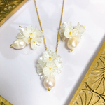 ✳︎アクリルホワイトフラワー×淡水パール ピアス/イヤリング　ネックレスセット✳︎