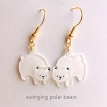 ゆらゆらシロクマのピアス（イヤリング）