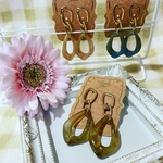 メタル×変形アクリルピアス【ピンクベージュ】