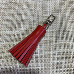 レザータッセルチャーム  レッド
