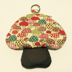 キノコのキーホルダーの小物入れ(アイボリー)