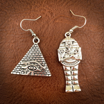 ピラミッドとミイラの入った棺《古代 エジプト》アシンメトリーピアス ヴィンテージシルバーチャーム