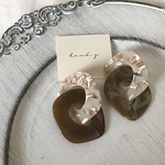大ぶりピアス　スパークルベージュ　ブラウン　ダブル　アクリルチェーン　２連　おおぶり