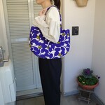 横長ラウンド型バッグ(藍色に黄色いお花)