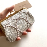 再販＊仕切りがま口♩sleepingroseにタンバリンの刺繍、ベージュにピンク✨ミナペルホネンの生地を使用して