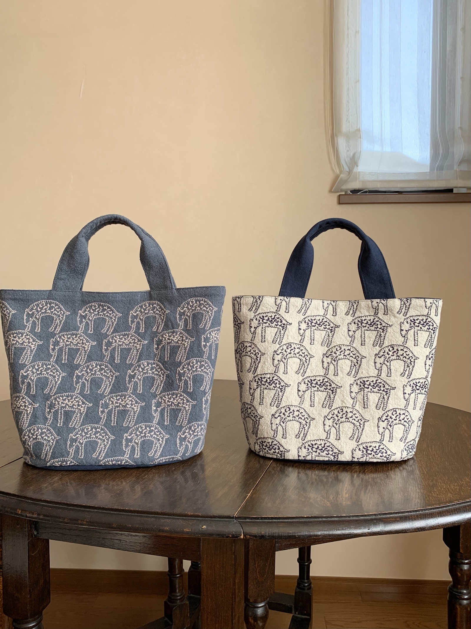 ミナペルホネン　ハンドメイド　BOXタイプボディバッグ カウントグレー ミナ トーストバッグ トートバッグ 大 タンバリン ライトグレー