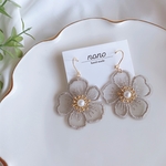 【再販】シルバーグレーお花の刺繍ゆらゆらピアスイヤリング サージカルステンレス nonoacs オーガンジー グレー