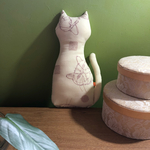 ダブルガーゼ猫ちゃん刺繍ฅ^.  ̫ .^ฅキナリ猫型(=^x^=)猫ちゃんの蹴りぐるみ