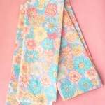 首にかけられるやわらかガーゼハンカチ