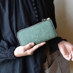少し小ぶりな長財布「ティオ・月桂樹」