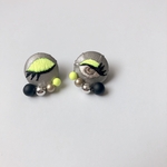 ネオンイエローお目目ピアス