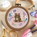 [rinrakiさま用ページ]イチゴ畑のクマさん手刺繍フープ