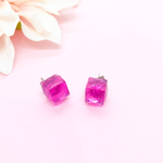 海中の桃色ピアス／イヤリング