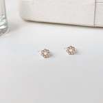 mini flower pearl earring