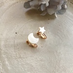 白蝶貝 月と星の耳飾り_お呼ばれにも！