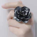 すごく大きな薔薇のリング・パールブラック