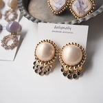 goldビーズ刺繍✩⃛ミルキーピンクゴールド✖︎ゴールドチャーム
