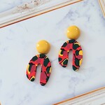 派手な色のU字ピアス