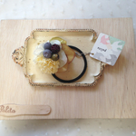 white yellow berry