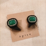 1点のみ。グリーン ビーズ 刺繍 チュール イヤリング。