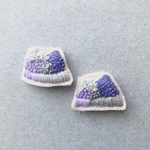 lavender×gray刺繍ピアス