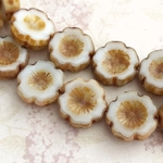 【13㍉ 6個】ハワイアン＊ くすみホワイト＊チェコビーズ＊白＊花＊ハイビスカス＊フラワー