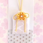 〈受注生産〉元巫女が作る花のお守り袋（黄花）