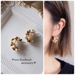 452.ゴールドフラワーパールフープピアス