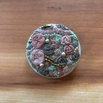 ビーズ刺繍くるみボタン（ヘアゴム/ブローチ）