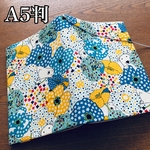 ブックカバー　A5判　花畑　白くまさんのかくれんぼ