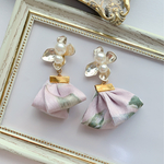 ピンクシフォンリボンのお花パールイヤリング/ピアス